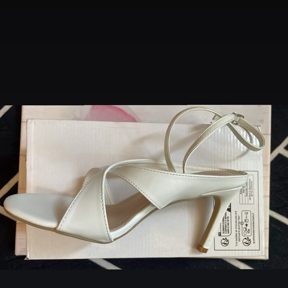 NWT-Criss Cross Stiletto Heeled Ankle Strap Sandals - Picture 7 of 10
